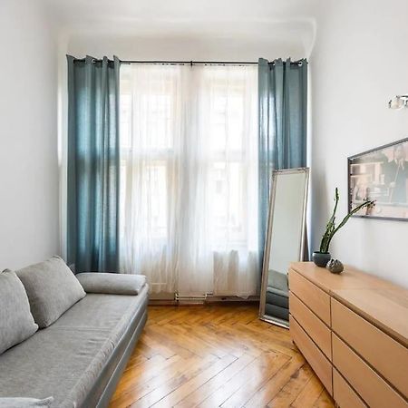 Spacious Apartment With Balcony At Wenceslas Sq Прага Екстер'єр фото