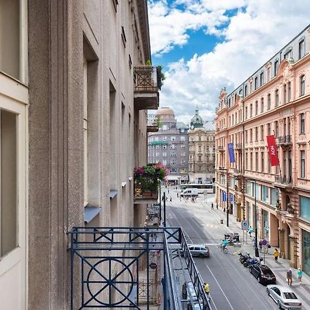 Spacious Apartment With Balcony At Wenceslas Sq Прага Екстер'єр фото